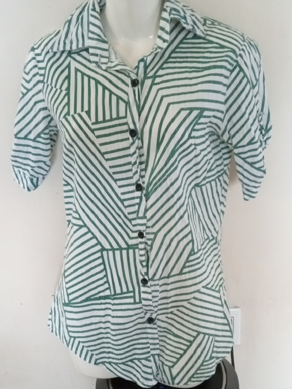 💲1⃣▶▶Green & White Geometric Stripe Button-Down Shirt Busy 38